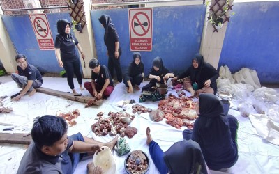 SMK Unggulan Terpadu Surabaya Laksanakan Penyembelihan Hewan Qurban Idul Adha 1447 H